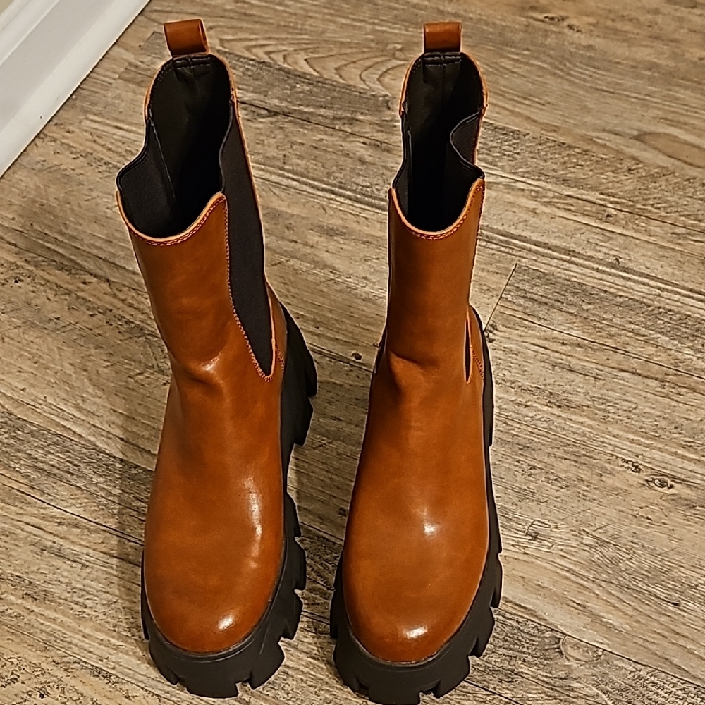 Stylish Tan Platform Ankle Boots - image 2